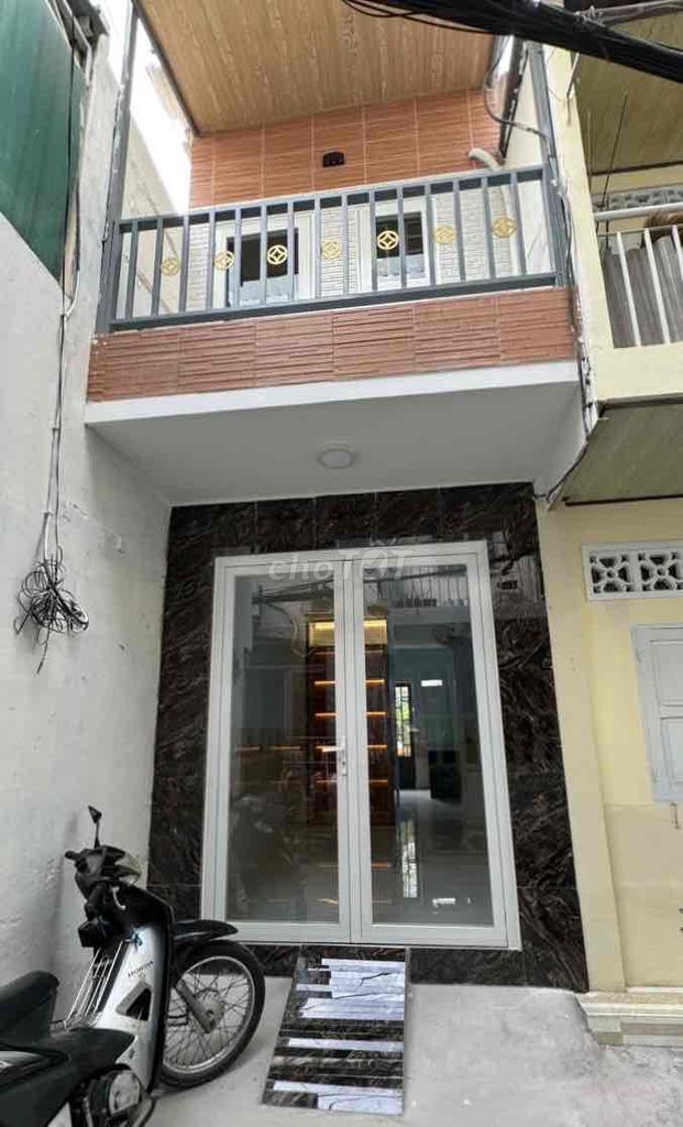 Rent the entire district of 8 main owners