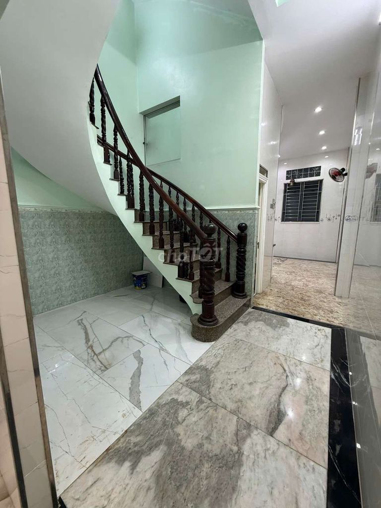 Tô Hiệu Tân Phú 3 floors plus 3 bedrooms. 2 toilets cost 12 million.