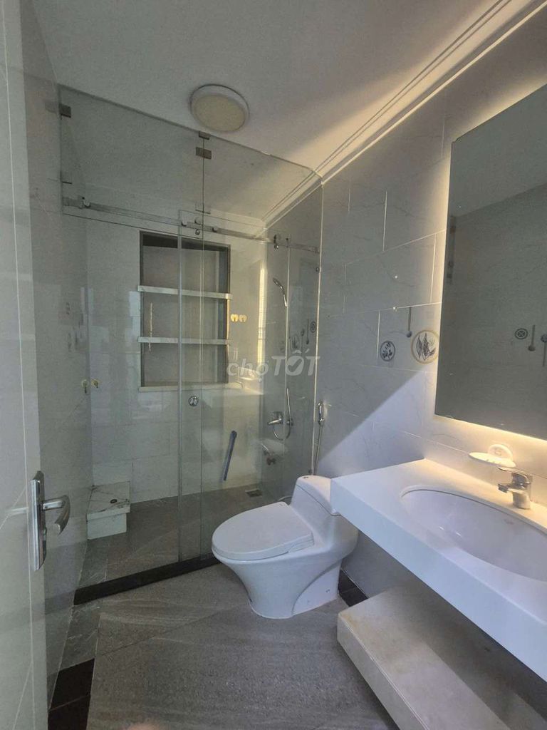 Tô Hiệu Tân Phú 3 floors plus 3 bedrooms. 2 toilets cost 12 million.