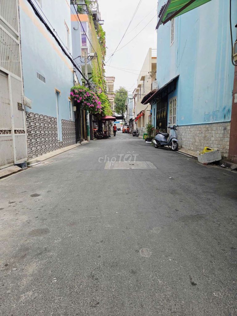 The alley of the truck 1/4 spring - 4 X11 M 1st floor 2 bedrooms near the selling of spades