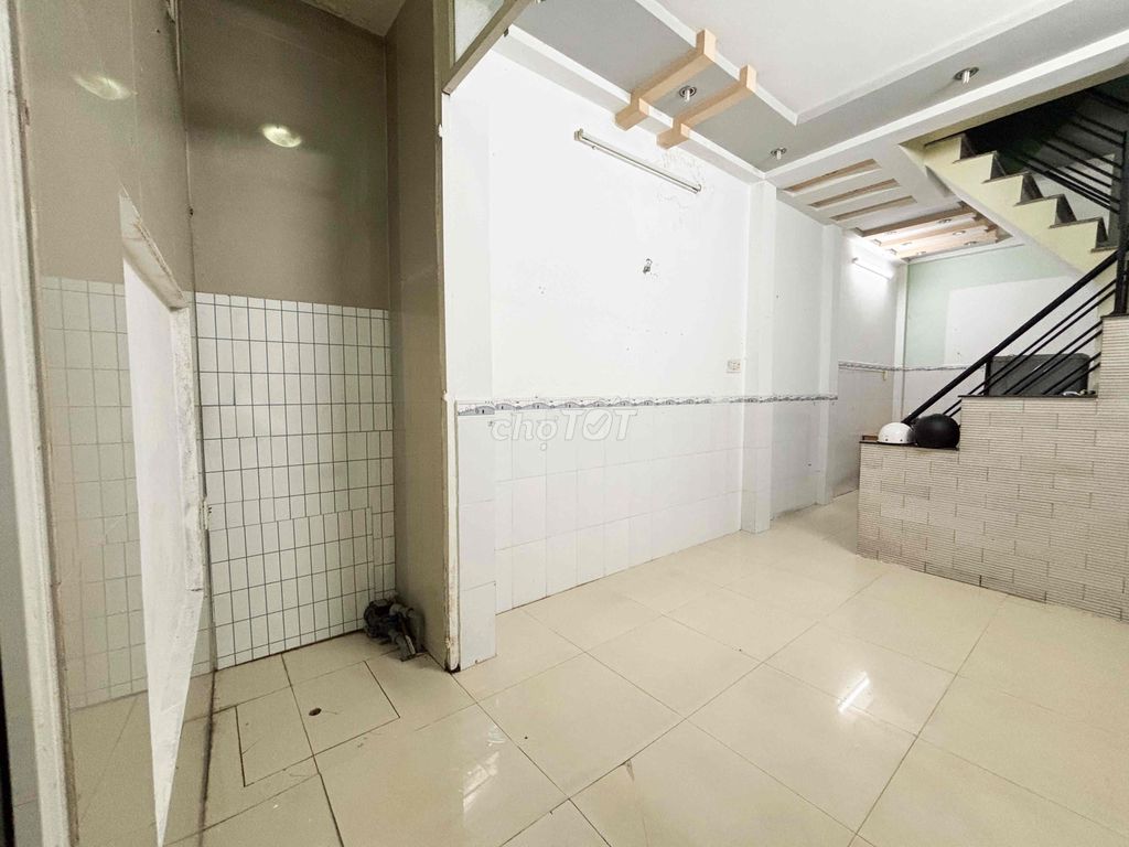House of the county of 3: Two bedrooms, two toilets, balconies.