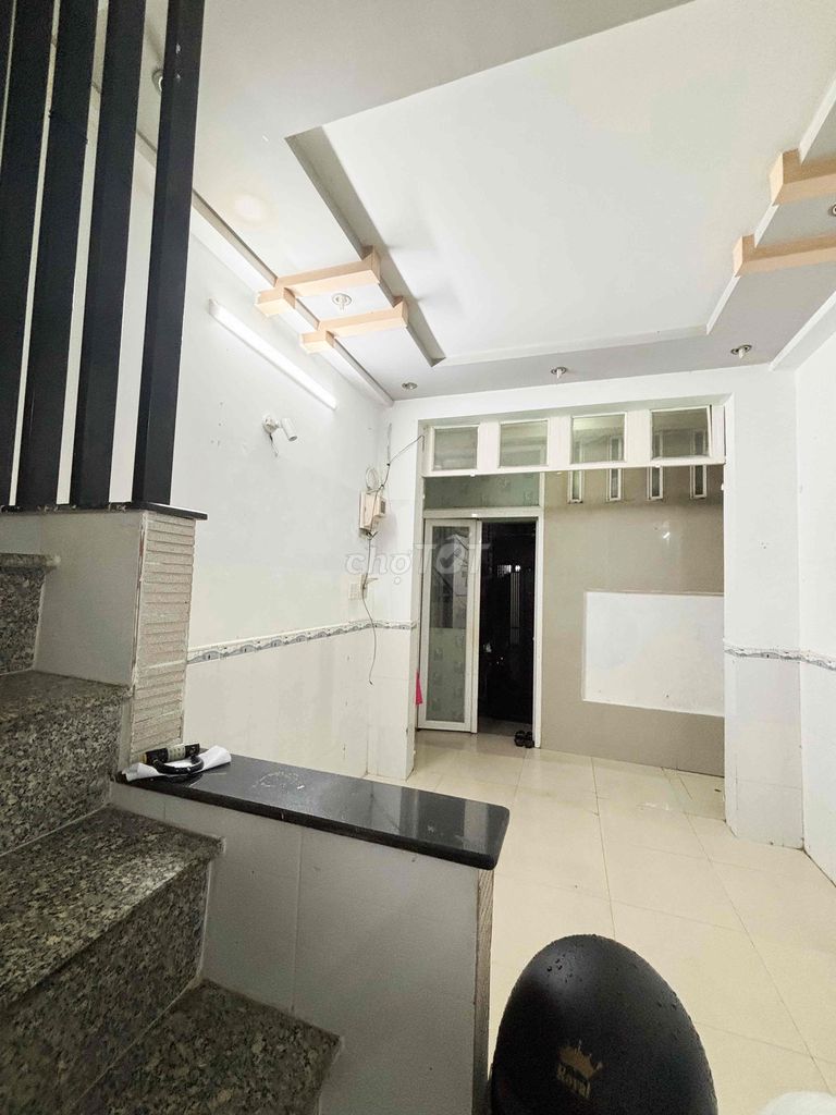 House of the county of 3: Two bedrooms, two toilets, balconies.