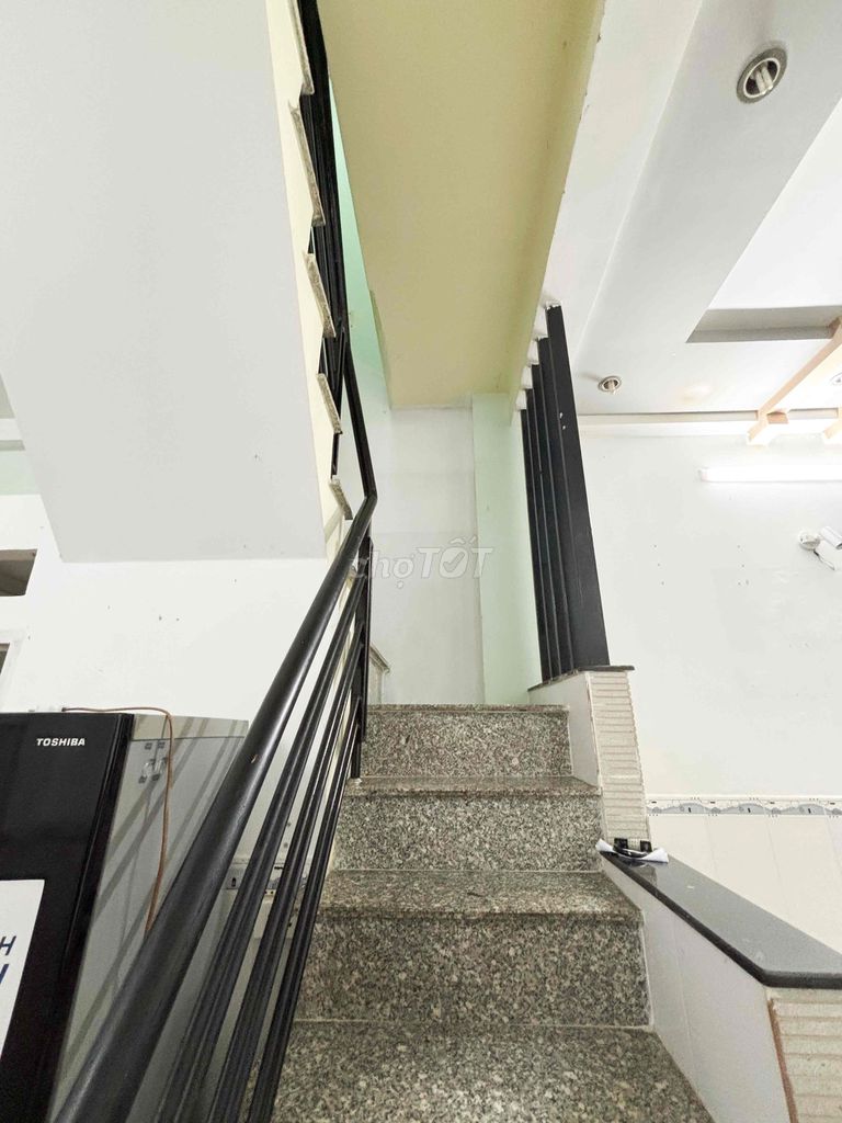 House of the county of 3: Two bedrooms, two toilets, balconies.