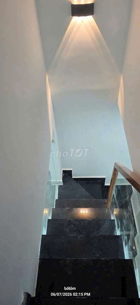 To rent a new alley house.