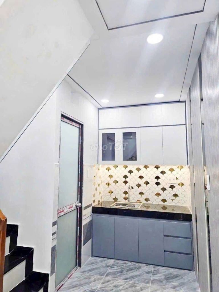 To rent a new alley house.