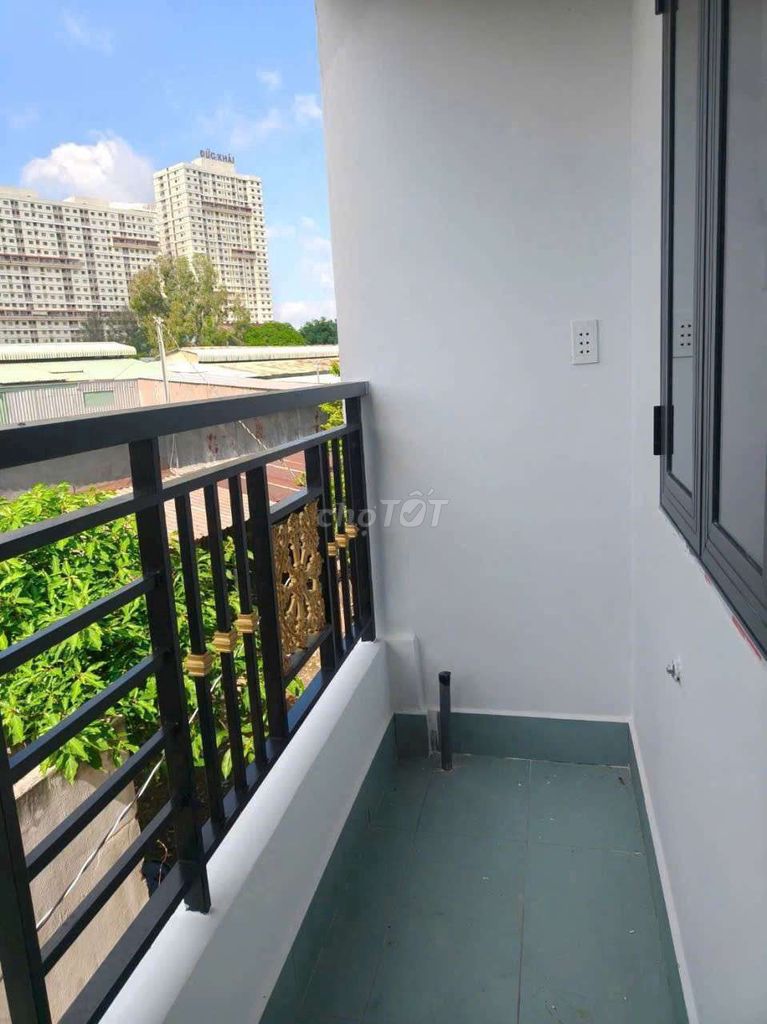 To rent a new alley house.