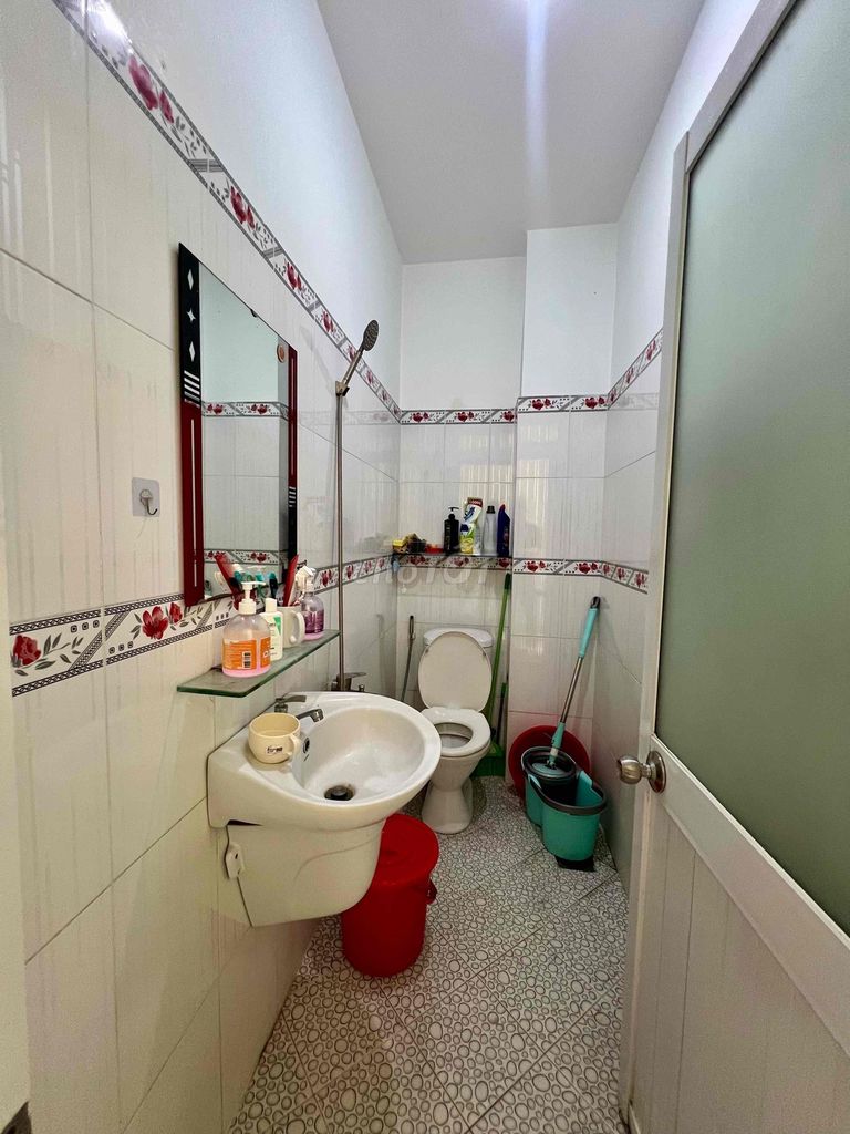 Rent a 200-foot-one-thirty area 3rd floor bedroom 3 toilets Parking Cartrel right on the border of Ga