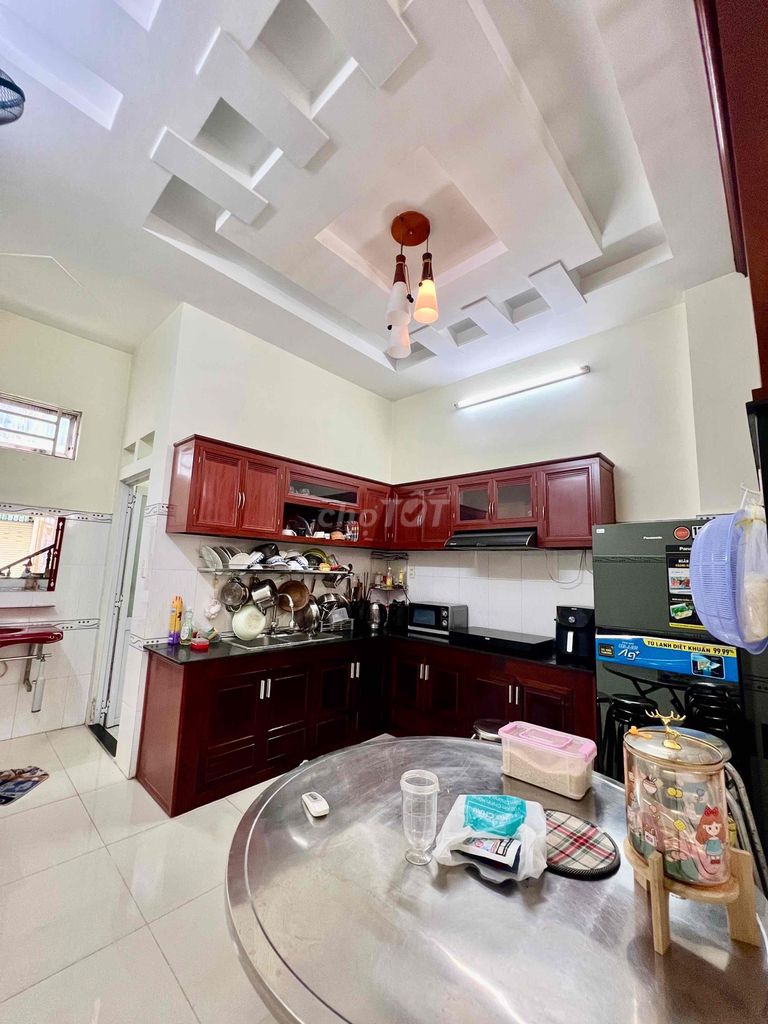 Rent a 200-foot-one-thirty area 3rd floor bedroom 3 toilets Parking Cartrel right on the border of Ga