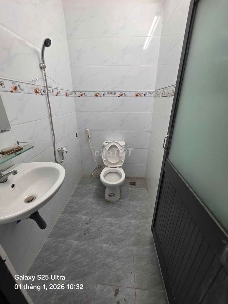 Rent the original apartment. Y picture a toilet.