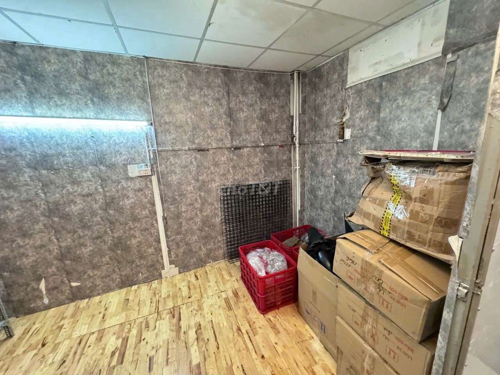 Rent the original apartment. Y picture a toilet.