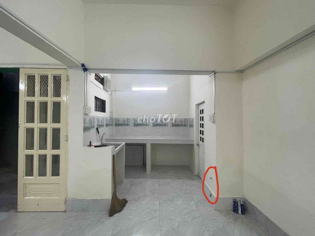 House 1 .1 floor 6 x 8 meters 2 room 2 Queen Street toilet