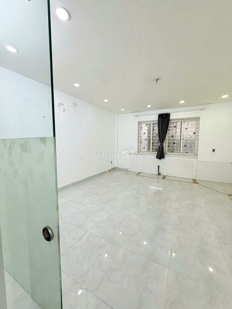 The Nguyễn Thị Nhung front 5 x22 meters 1 Mt. 5 floors for 38 million