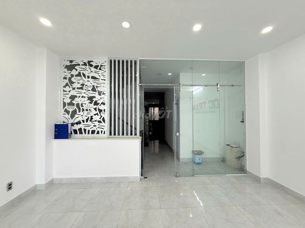 The Nguyễn Thị Nhung front 5 x22 meters 1 Mt. 5 floors for 38 million
