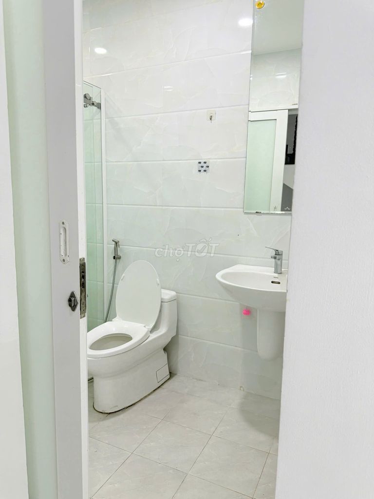 The Nguyễn Thị Nhung front 5 x22 meters 1 Mt. 5 floors for 38 million