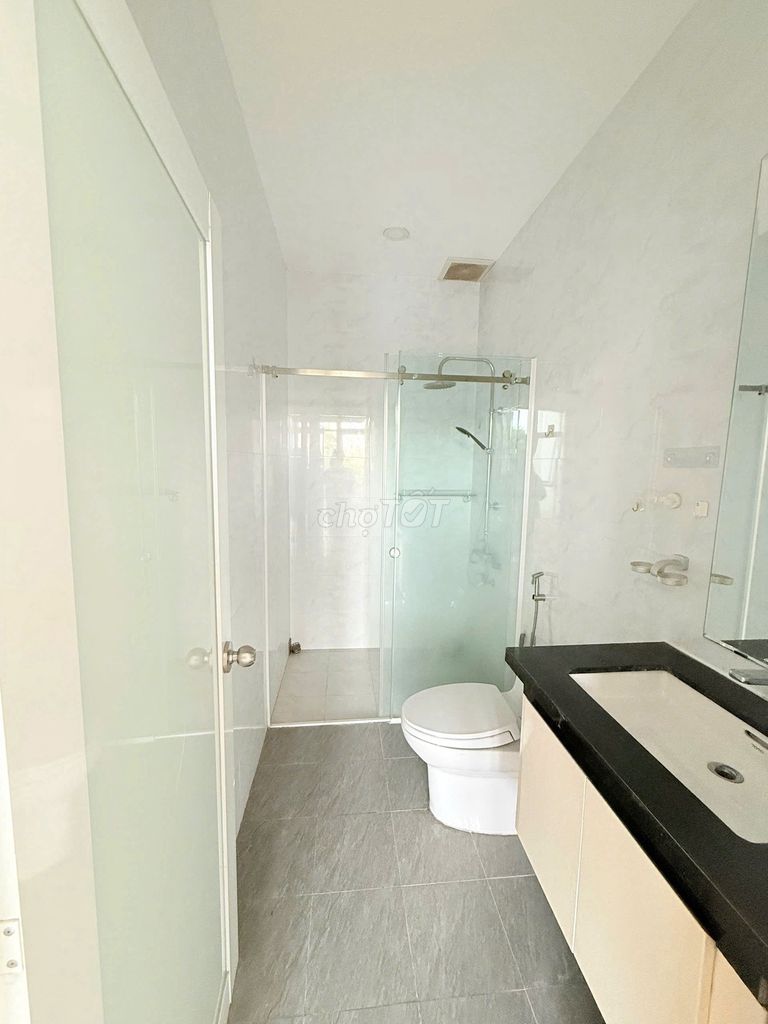 The Nguyễn Thị Nhung front 5 x22 meters 1 Mt. 5 floors for 38 million