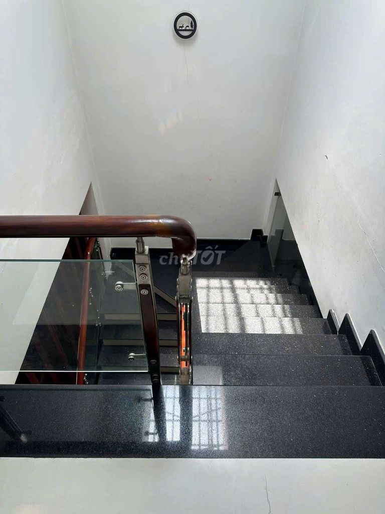 The Qq14 floor has advanced interiors. 8 meters of plastic sugar.