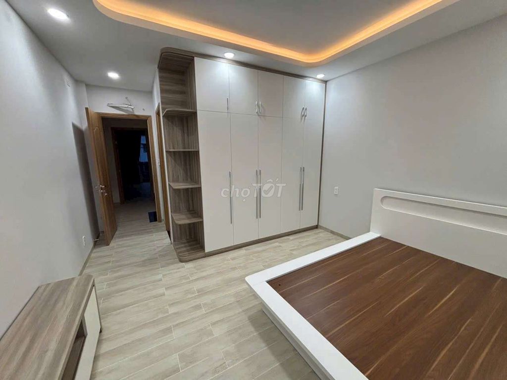 Four bedrooms full of furniture - the alley - just across the street - 15 million.
