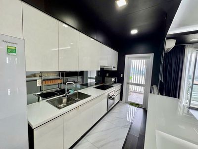 to rent a high-level Riverpark Premier river view.
