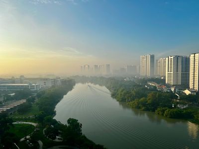 to rent a high-level Riverpark Premier river view.
