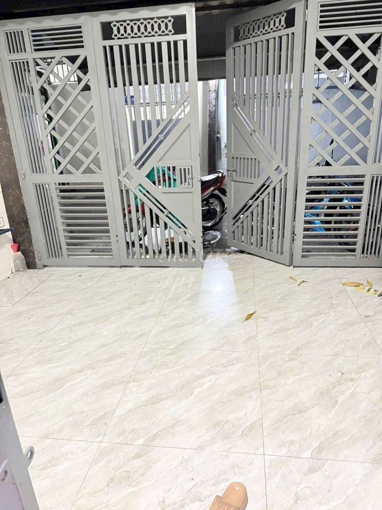 Full interior 4 x13 ft. 3th floor bedroom 3 car toilets 5 meters near pmq
