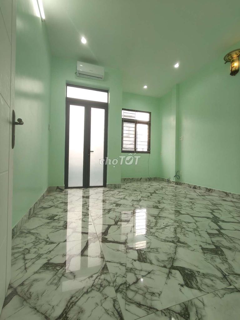 Renthouse 4 x18 meters.2 floors. 7 m Tô Hiệu.g.:12 million.