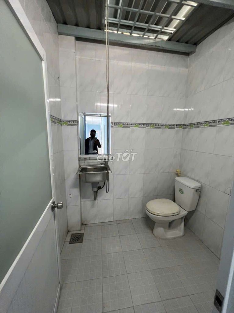 Renthouse 4 x18 meters.2 floors. 7 m Tô Hiệu.g.:12 million.