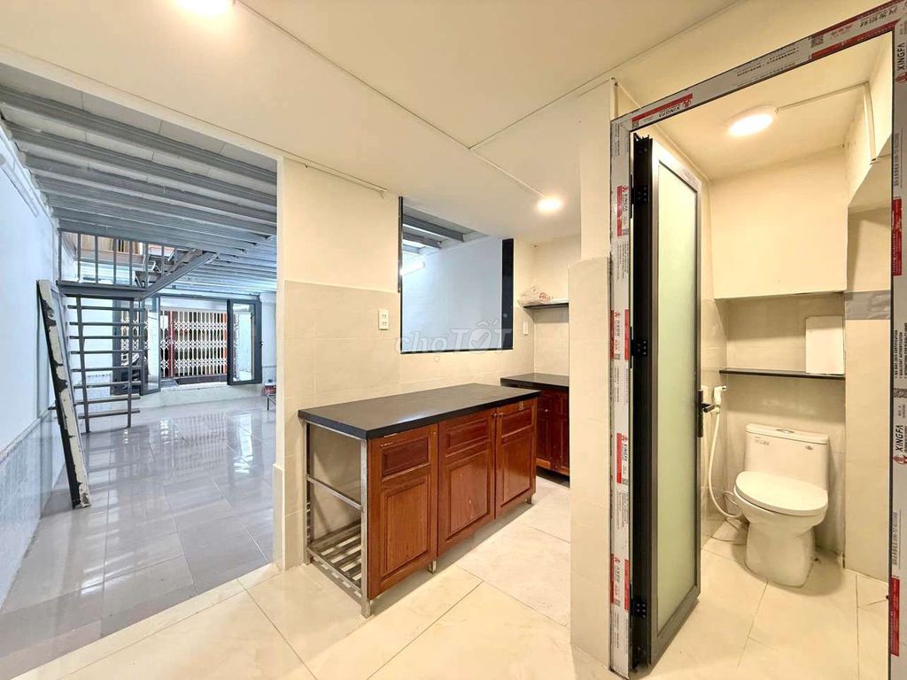 Rent a Phạm Thế Hiển(6) Street. 6 yards. 4 m). 1st floor.