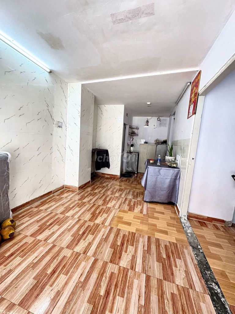 The Qq1144 16 front house has a convenient interior.