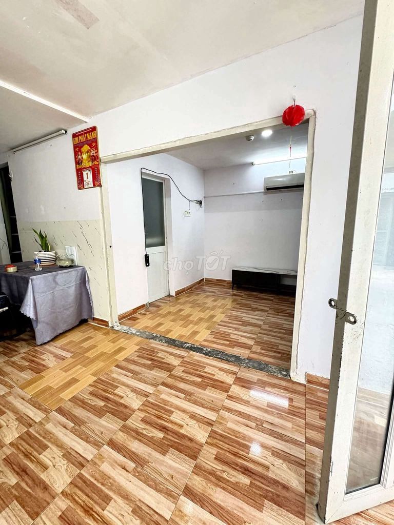 The Qq1144 16 front house has a convenient interior.