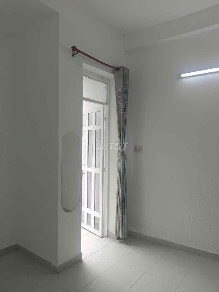 Rent a three-story 4-yard Phan Huy Ích street, 12 Gò Vấp near Light