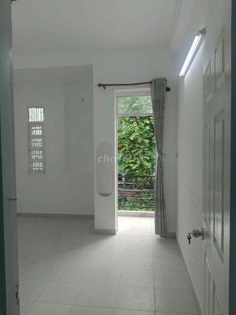 Rent a three-story 4-yard Phan Huy Ích street, 12 Gò Vấp near Light