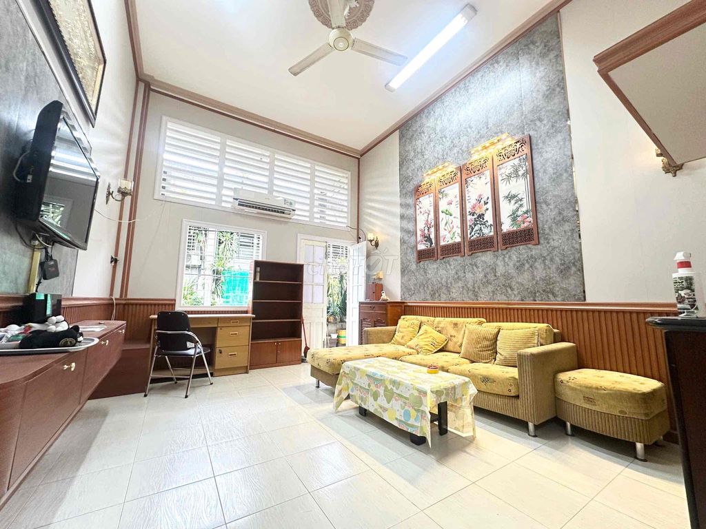 Rent the entire LRA Nhiêu Tứ, Phú Nhuận – Full interior, 3 bedrooms - 13 million