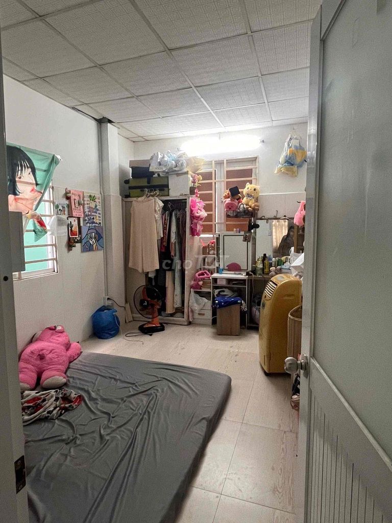 Rent the entire alleyway.