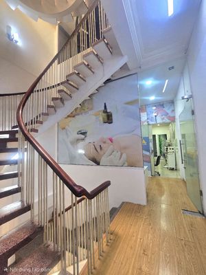 It's a cash rent for 143 3 Tháng 2. area 4 x28-3rd floor - nice position