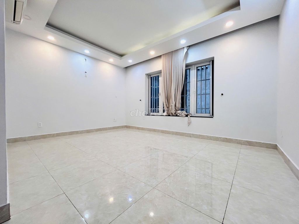 Nguyễn Minh Hoàng, Tân Bình 015 x20 M 011 1 MM 3rd floor 0130 million a month