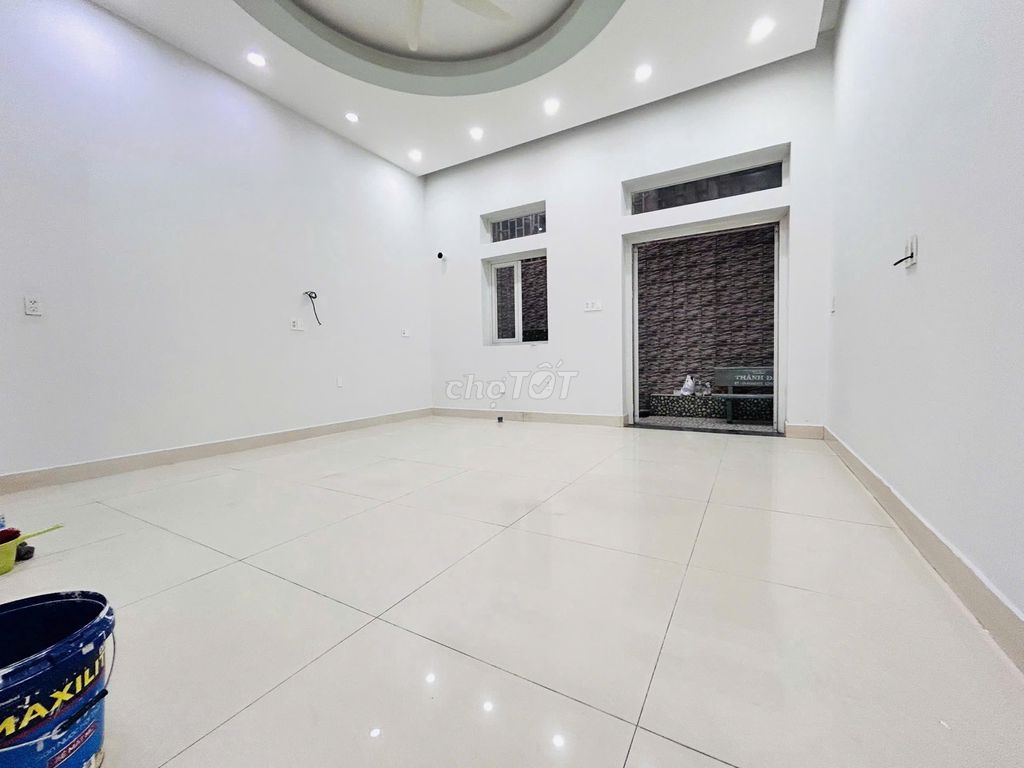 Nguyễn Minh Hoàng, Tân Bình 015 x20 M 011 1 MM 3rd floor 0130 million a month
