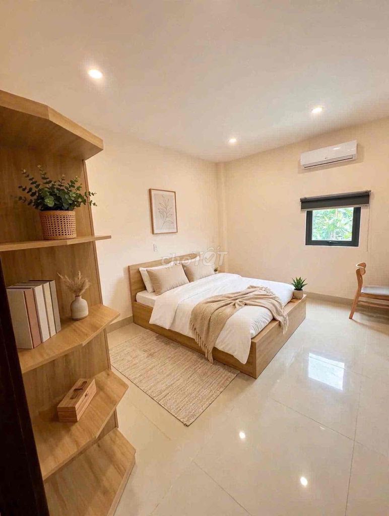 We'll rent the Nine Rooms. Full Seven, near the Law University.