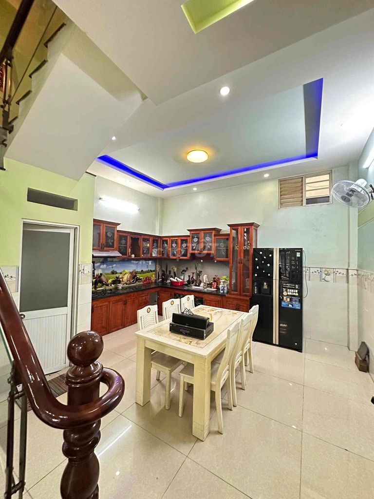 Lê Đình Cẩn alleyhouse - 4 meters x 15 meters - 4 bedroom - 5 toilets for the service apartment
