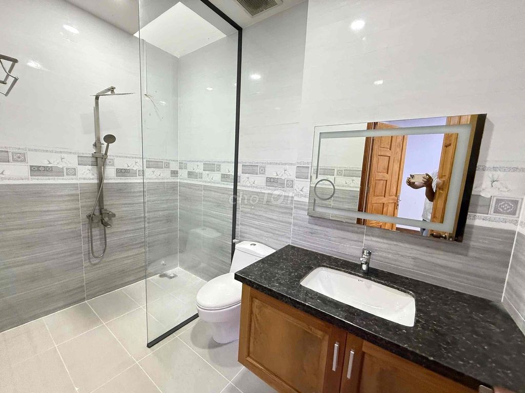 To rent a four-story house! Just stay and work in the office!