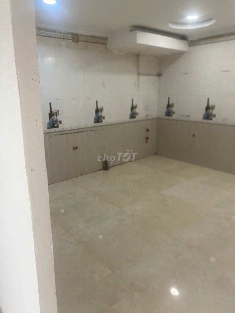 Let's rent out the 1 8th floor of the 5 x 20 meters alone.