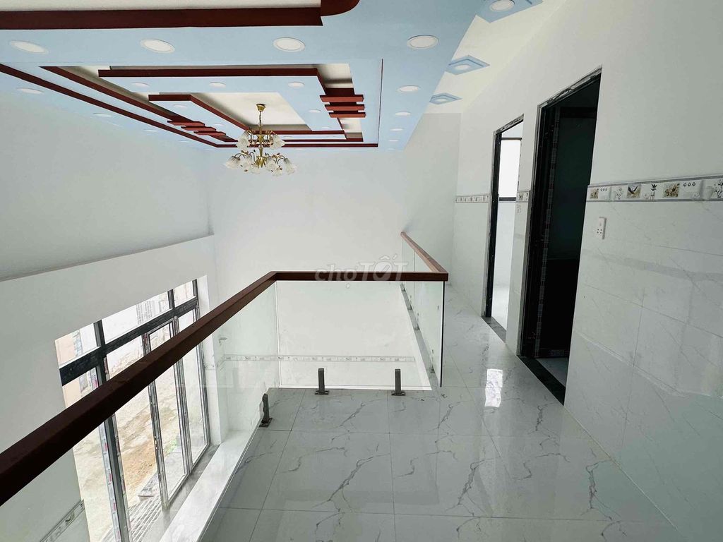 100 M2 uses MM 1 MM plus 1 mm. 3 bedrooms. 2 toilets. Carway 9 million a month.