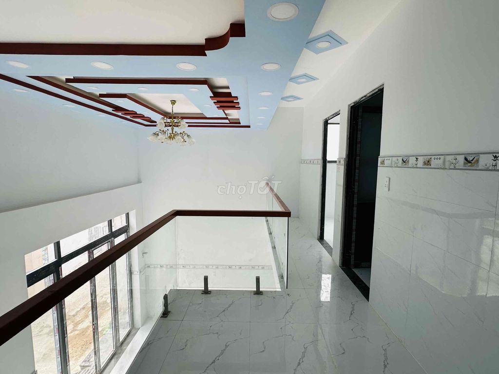 100 M2 uses MM 1 MM plus 1 mm. 3 bedrooms. 2 toilets. Carway 9 million a month.