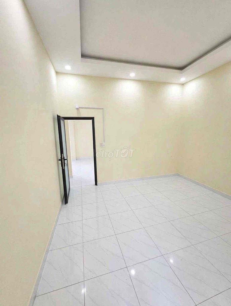 newly modified houses: Two floors to the bedroom. Three bathrooms.