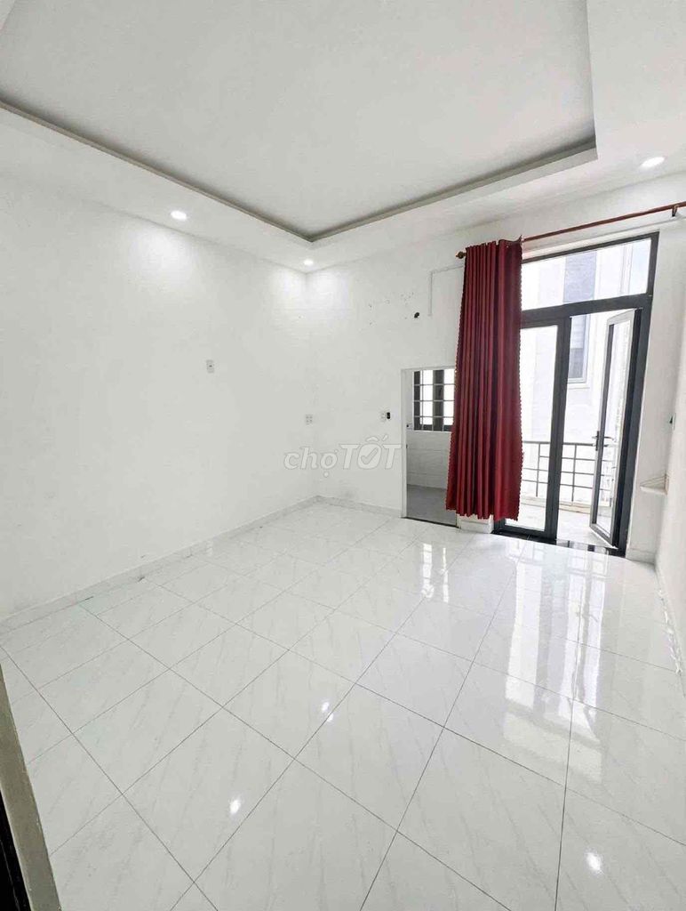 newly modified houses: Two floors to the bedroom. Three bathrooms.