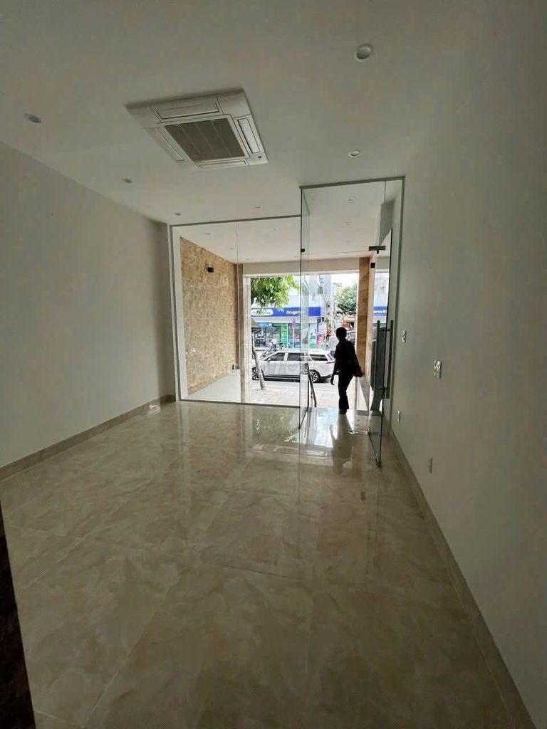 We need to rent 1 574 A Sư Vạn Hạnh-710 districts near February March.