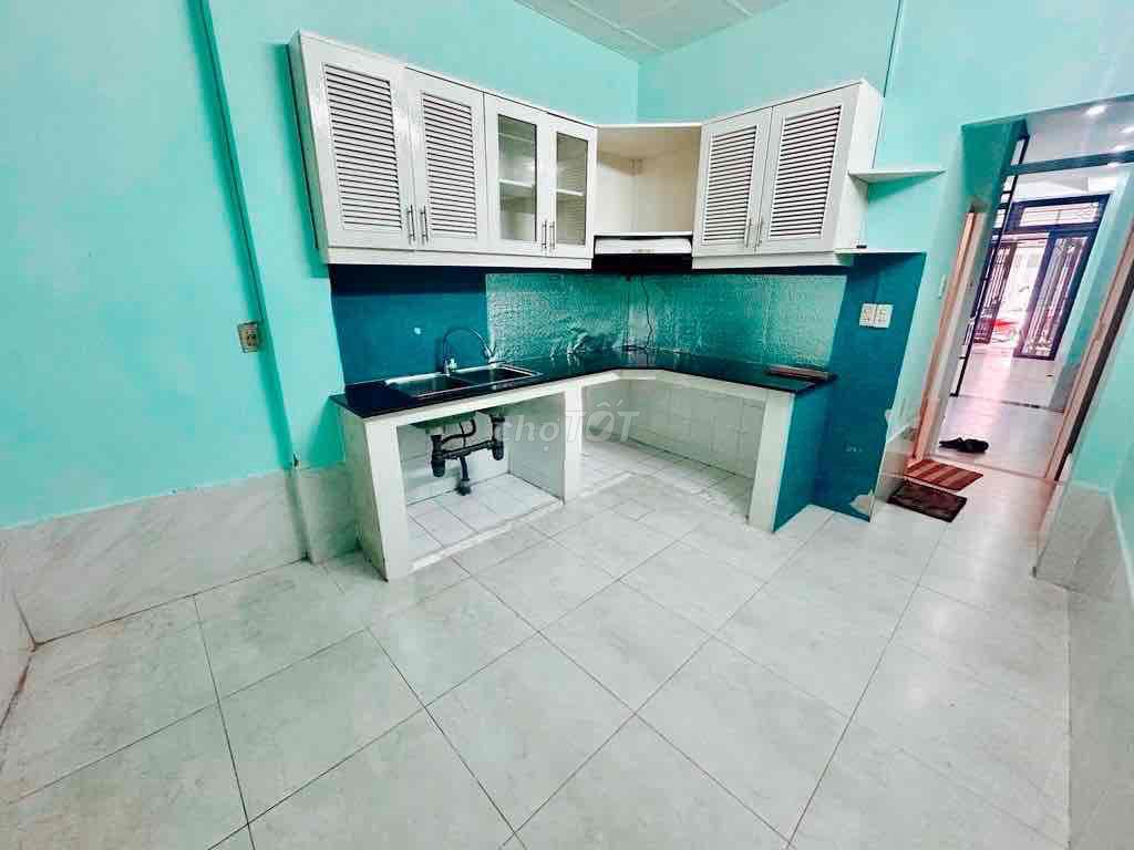 Đặng Văn Ngữ alleyhouse -- there's a parking lot -- area 3.2 x 16 meters -- four bedrooms -- three toilets.