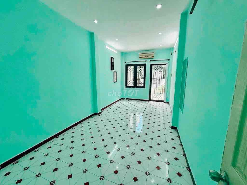 Đặng Văn Ngữ alleyhouse -- there's a parking lot -- area 3.2 x 16 meters -- four bedrooms -- three toilets.
