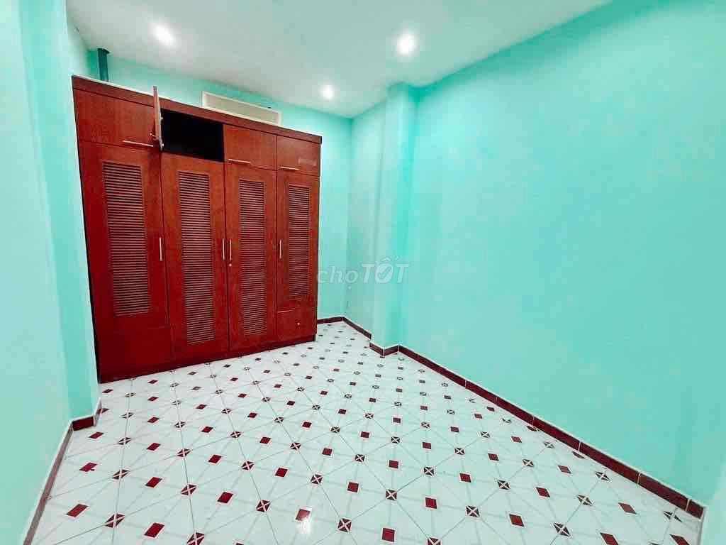 Đặng Văn Ngữ alleyhouse -- there's a parking lot -- area 3.2 x 16 meters -- four bedrooms -- three toilets.