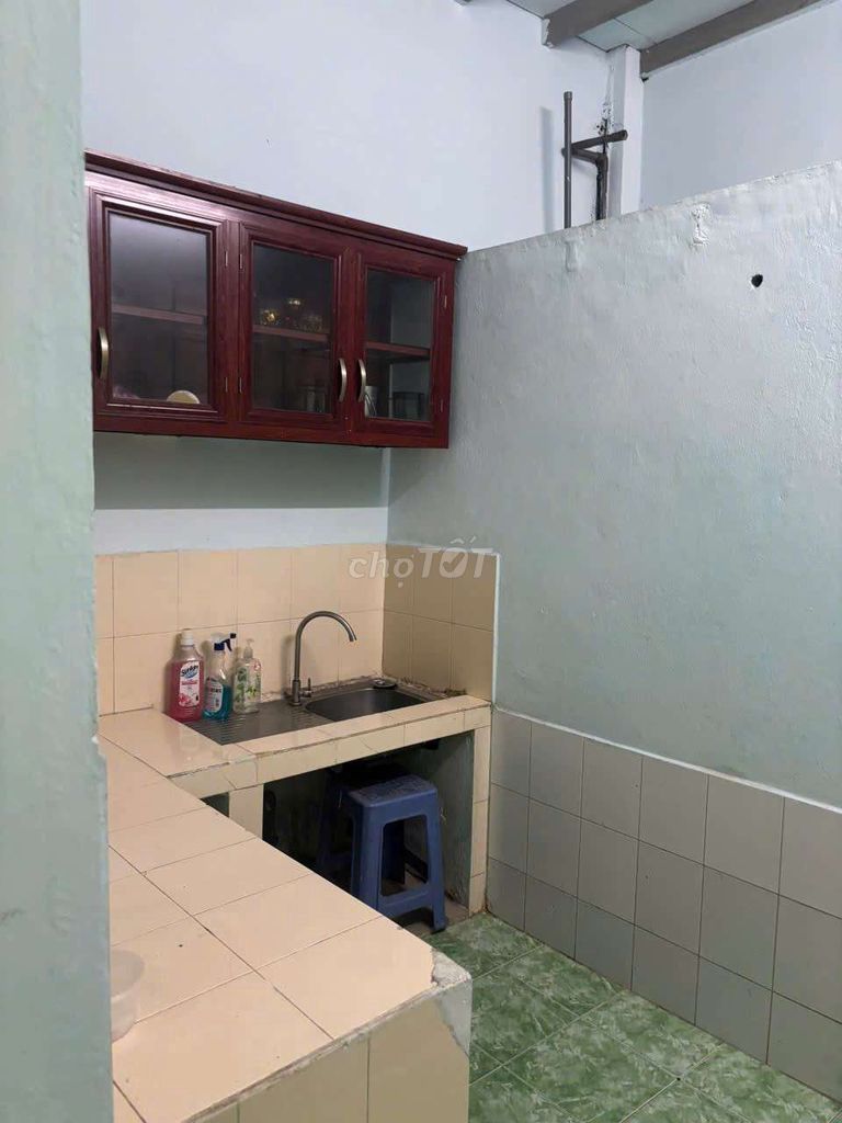 Rent two bedrooms per 2.5 million. In the Border Bridge, Bình Thạnh.
