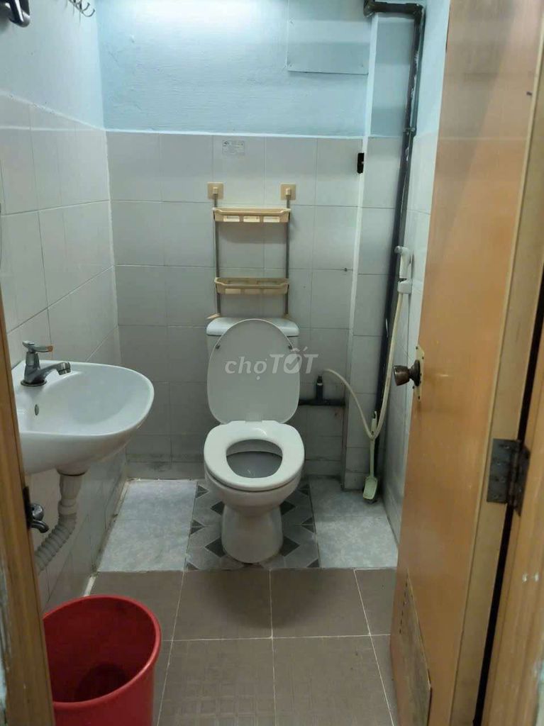 Rent two bedrooms per 2.5 million. In the Border Bridge, Bình Thạnh.